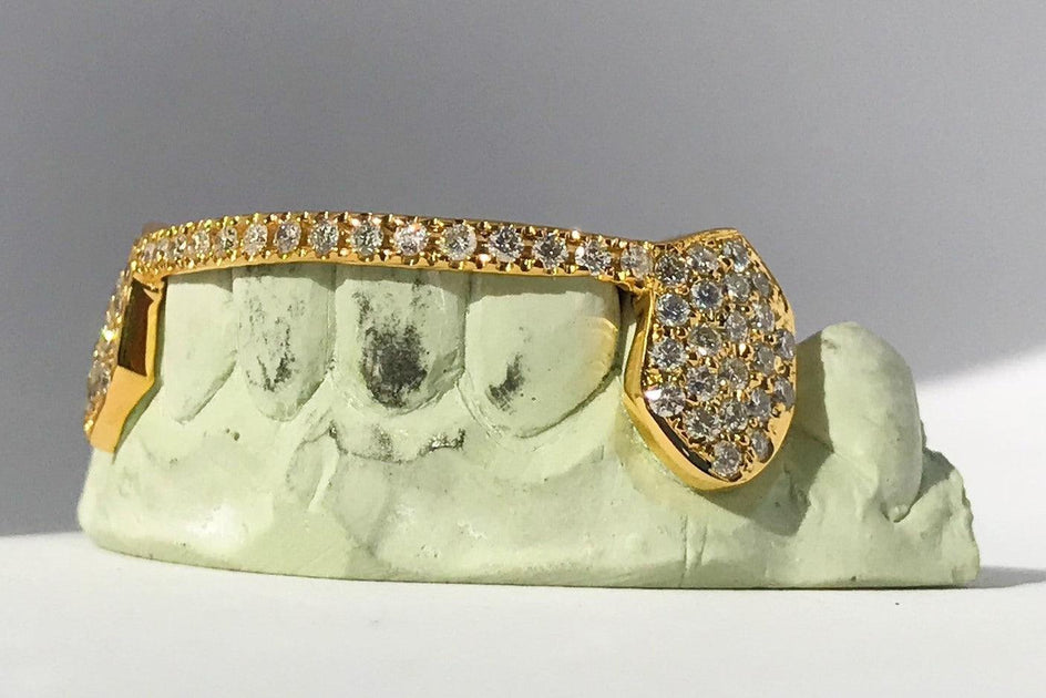 One Row Diamond Bar With Diamond Fangs Gold Grillz – VVS Grillz